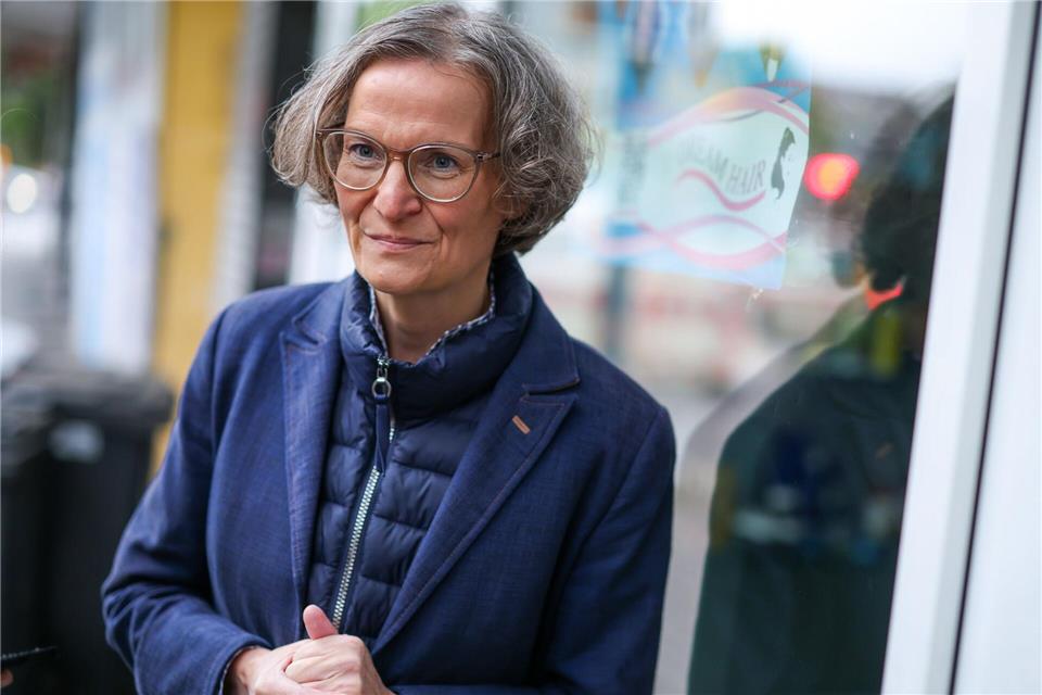 Landesbauministerin Ina Scharrenbach (CDU) begleitete die Kontrolle in Hagen Christoph Reichwein/dpa