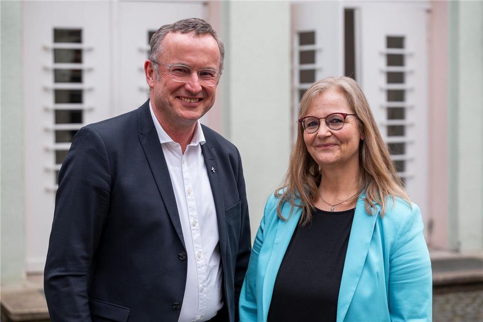 Landesbischof Christian Koppl (l.) und Synodalpräsidentin Tanja Keller gehören zum Spitzenpersonal der evangelischen Kirche in Bayern. Daniel Vogl/dpa