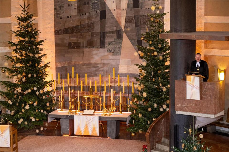 Landesbischof Kopp sagt, die Weihnachtsgeschichte gehe zu Herzen. Deshalb sei es etwas Besonderes, an Weihnachten zu predigen. (Archivbild)Lennart Preiss/dpa