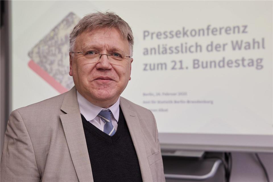 Landeswahlleiter Stephan Bröchler sieht Besonderheiten Berlins. Joerg Carstensen/dpa