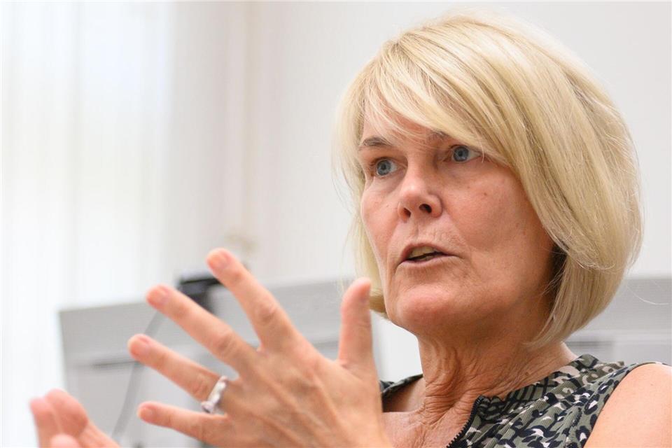 Landeswahlleiterin Christa Dieckmann im Gespräch in ihrem Büro.Klaus-Dietmar Gabbert/dpa