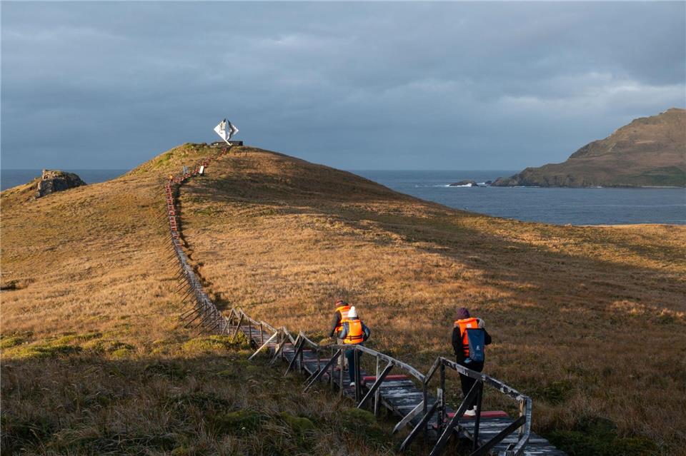 Landgang am Kap: auf dem Weg zum Albatros-Monument.Andreas Drouve/dpa-tmn