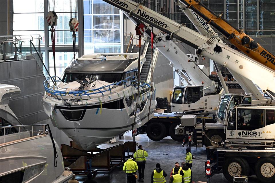 Landgang der Luxusjachten in den Düsseldorfer Messehallen. Federico Gambarini/dpa
