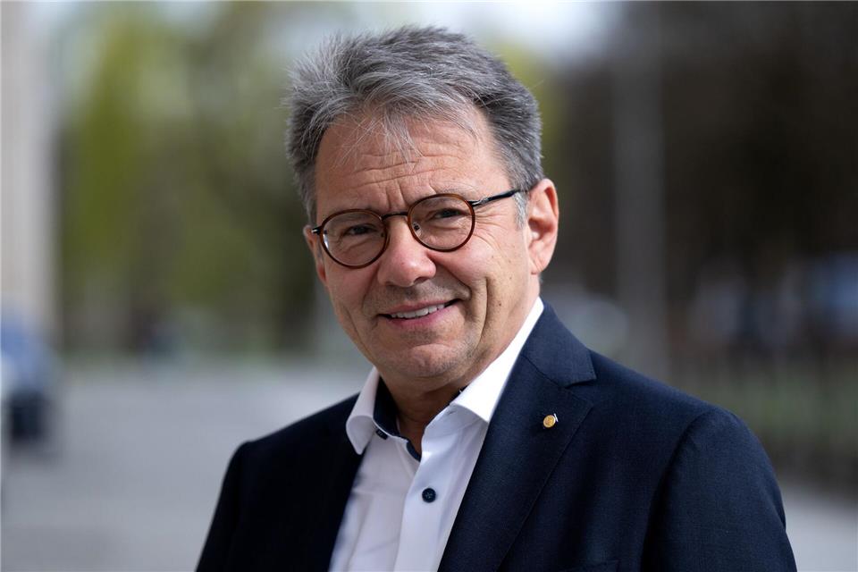 Landkreistagspräsident Karmasin sorgt sich um die Finanzlage der Kommunen. (Archivbild)Sven Hoppe/dpa
