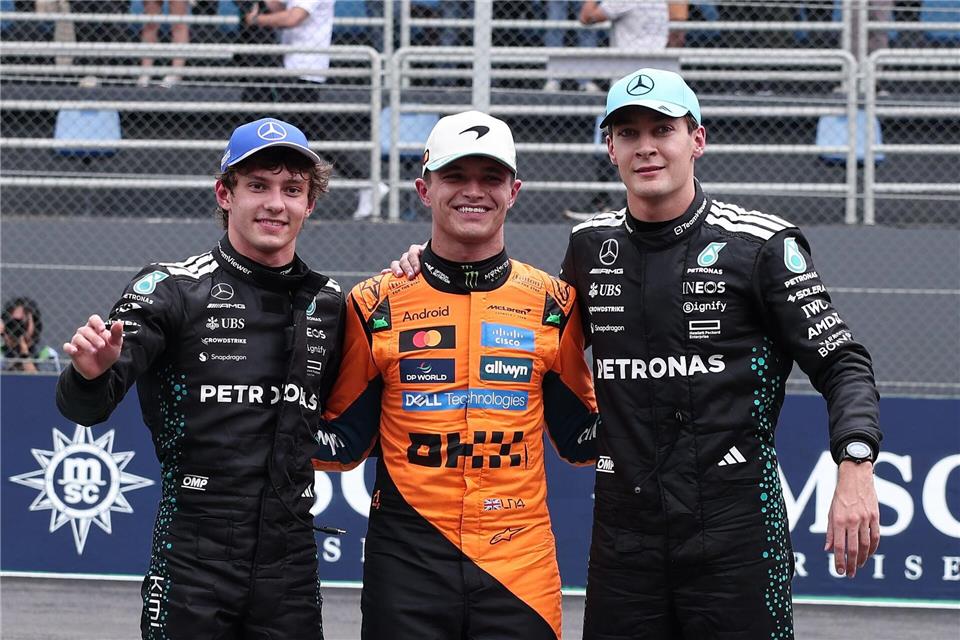 Lando Norris (M) gewann den Sprint vor Kimi Antonelli (l) und George Russell.Ettore Chiereguini/AP/dpa