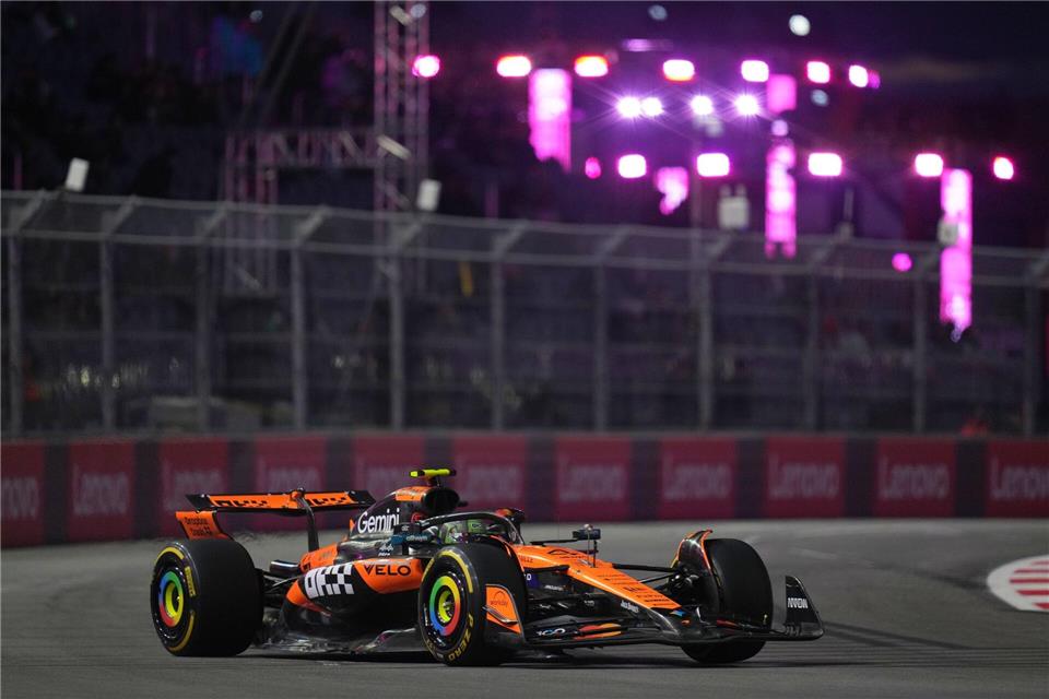 Lando Norris kam mit seinem McLaren überraschend gut zurecht in den ersten Einheiten.Eric Gay/AP/dpa