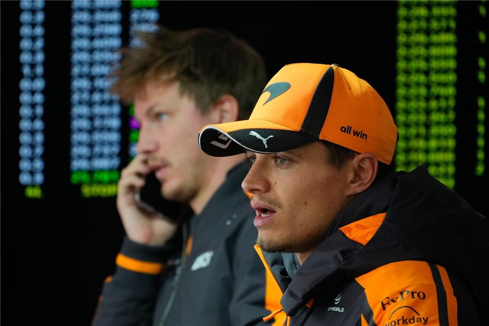 Lando Norris kann in Shanghai gar nicht losfahren.Vincent Thian/AP/dpa