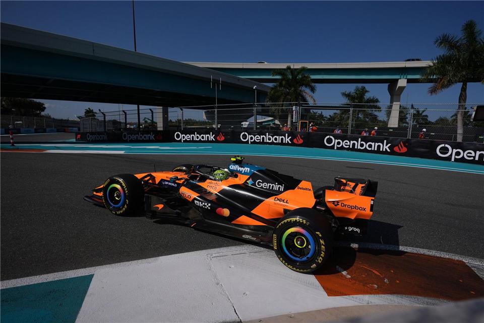 Lando Norris steht in der Sprint-Qualifikation ganz vorne.Rebecca Blackwell/AP/dpa