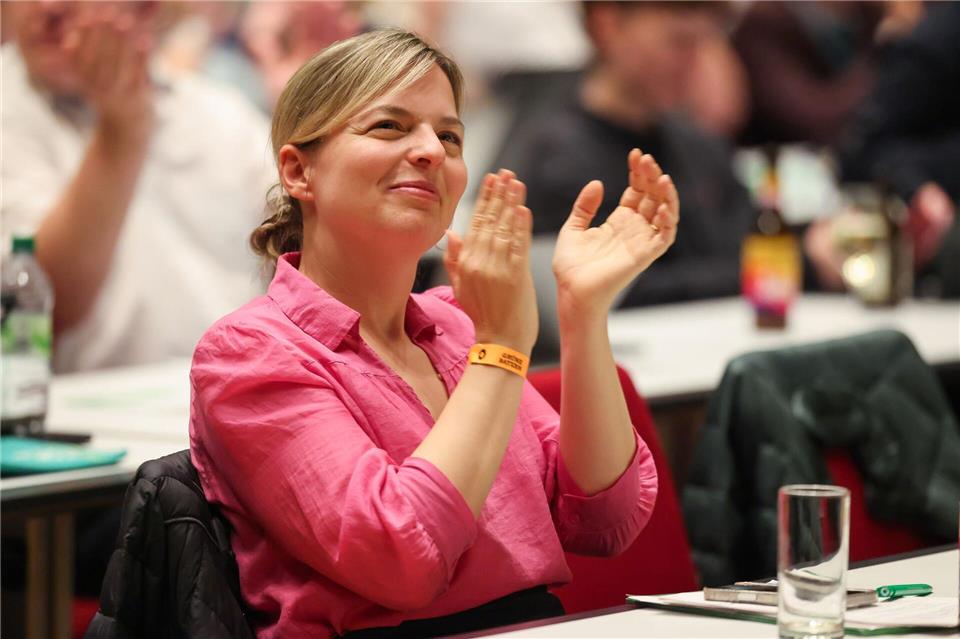 Grünen-Fraktionschefin Schulze fordert AfD-Verbotsverfahren Landtagsfraktionschefin Katharina Schulze forderte von ihren Parteifreunden Optimismus und Kampfbereitschaft. Daniel Löb/dpa