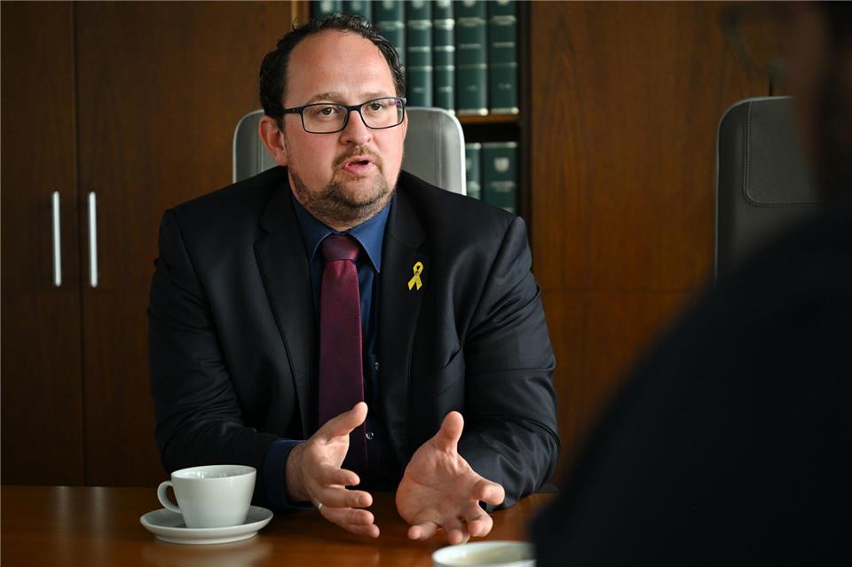 Landtagspräsident Thadäus König sieht die Fraktionen am Zug, neue Zuschnitte für die Wahlkreise zu finden. (Archivbild)Martin Schutt/dpa