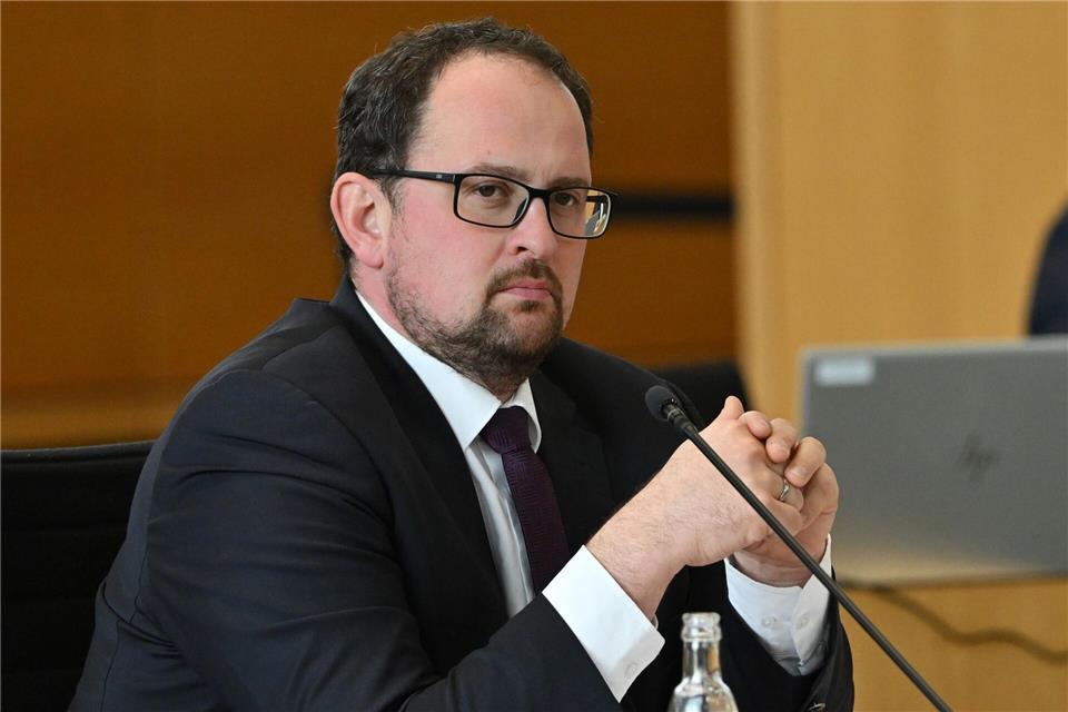 Landtagspräsident mahnt AfD: Keine Anleihen an NS-Sprache  Landtagspräsident mahnt AfD zu sachlicher Wortwahl (Archivbild)  Martin Schutt/dpa