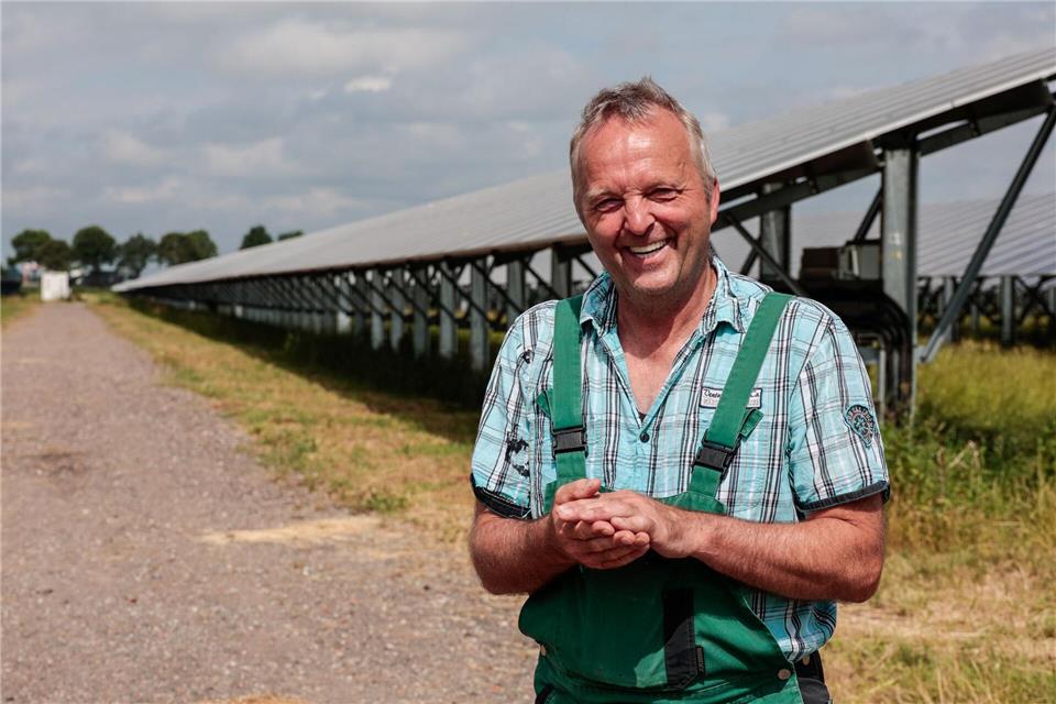 Landwirt Henning Kruse betreibt einen großen Agri-PV-Park (Photovoltaik) in Lemwerder an der Weser. Focke Strangmann/dpa