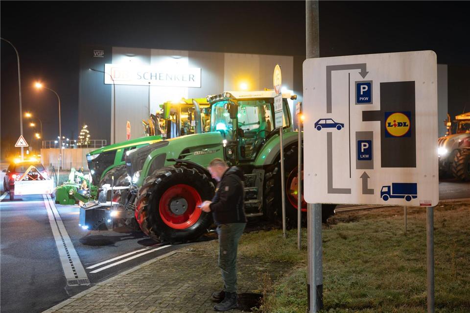 Landwirte aus Sachsen beteiligen sich an bundesweiten Protesten gegen die Preispolitik der Discounter.Sebastian Kahnert/dpa