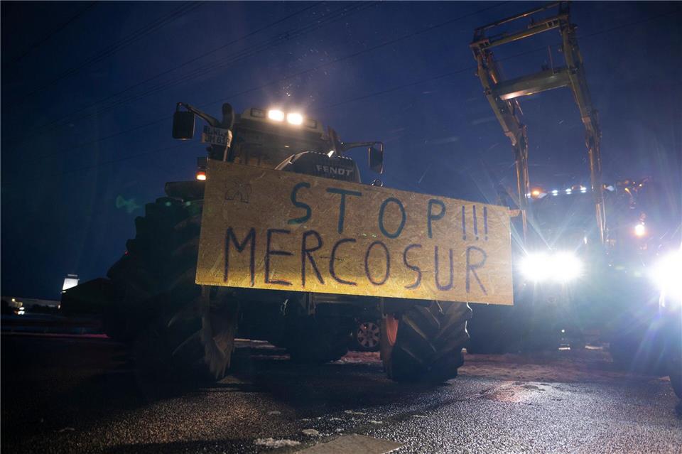 Landwirte kamen mit Traktoren zu den Protestaktionen.Philip Dulian/dpa
