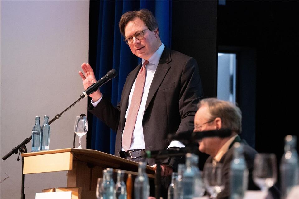 Landwirtschaftsminister Georg-Ludwig von Breitenbuch (CDU) kündigte an, die Gebühren für die Fleischbeschauung zu halbieren. (Archivbild)Sebastian Kahnert/dpa