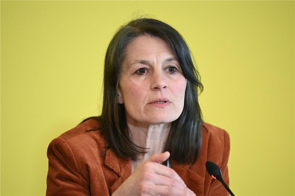 Landwirtschaftsministerin Miriam Staudte (Grüne) sieht in dem Haushaltsentwurf eine „Transformationsbremse“. (Archivbild)Bernd Weißbrod/dpa