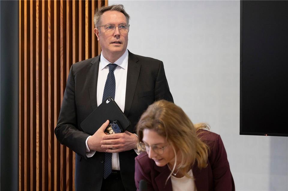 Lange Aussprache bei der ersten Fraktionssitzung der SPD nach der verlorenen Landtagswahl. Helmut Fricke/dpa