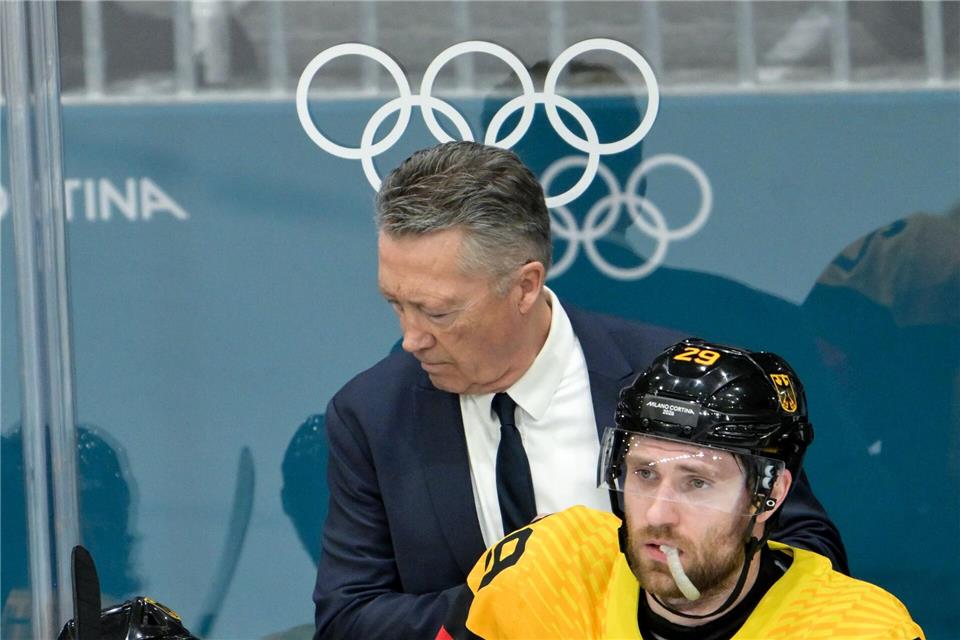 Lange Gesichter bei Bundestrainer Harold Kreis und Kapitän Leon DraisaitlPeter Kneffel/dpa