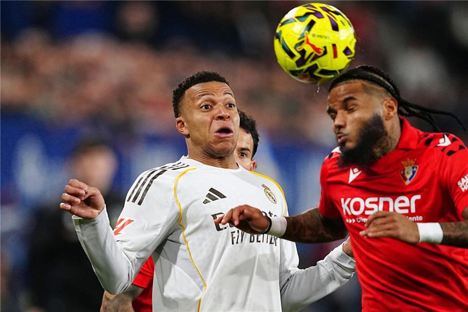 Lange Gesichter gab’s bei Kylian Mbappé (l) und Real Madrid.Miguel Oses/AP/dpa