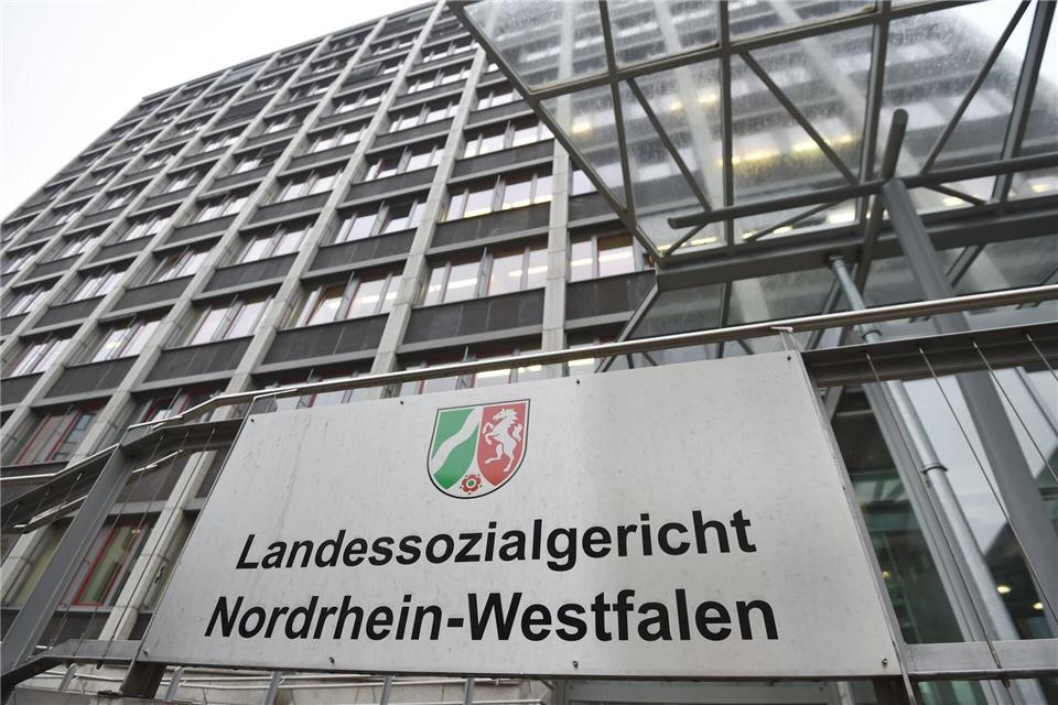Lange KI-Schriftsätze bringen NRW-Sozialrichter an die Grenzen, berichtet das Landessozialgericht in Essen.Caroline Seidel/dpa