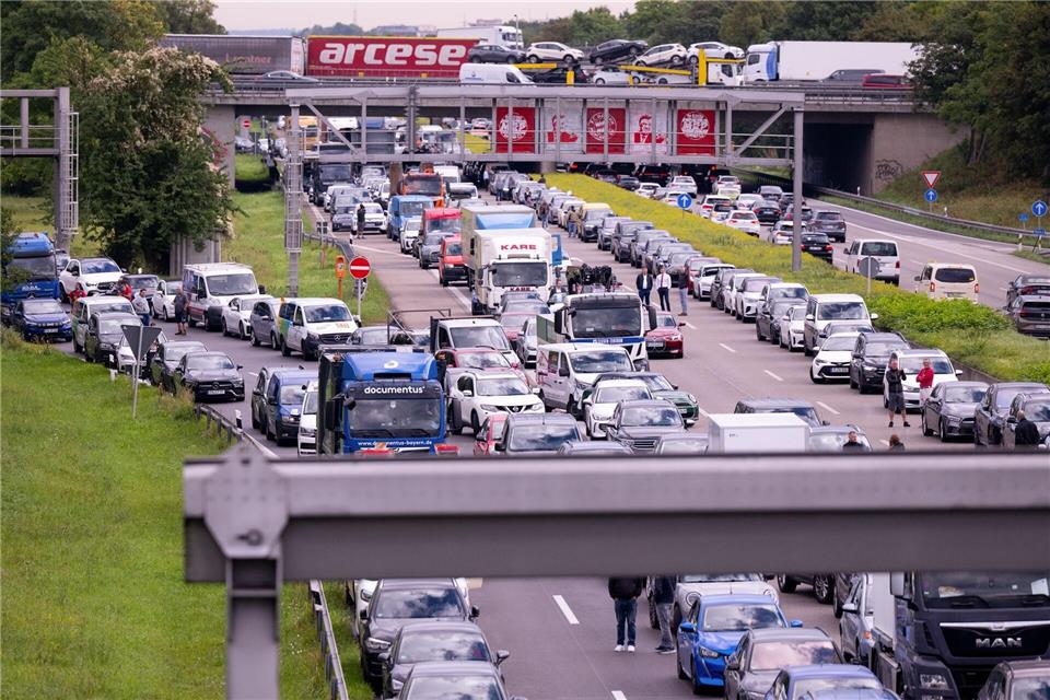 Lange Staus bildeten sich während der bayerischen Sommerferien auch heuer wieder (Symbolbild).Sven Hoppe/dpa