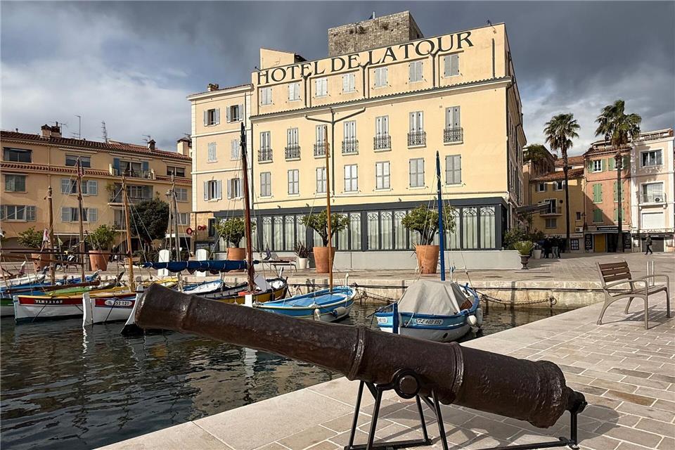 Lange Zeit die Bleibe von Klaus Mann: das „Hotel de la Tour“ in Sanary-sur-Mer.Ralf Johnen/dpa-tmn