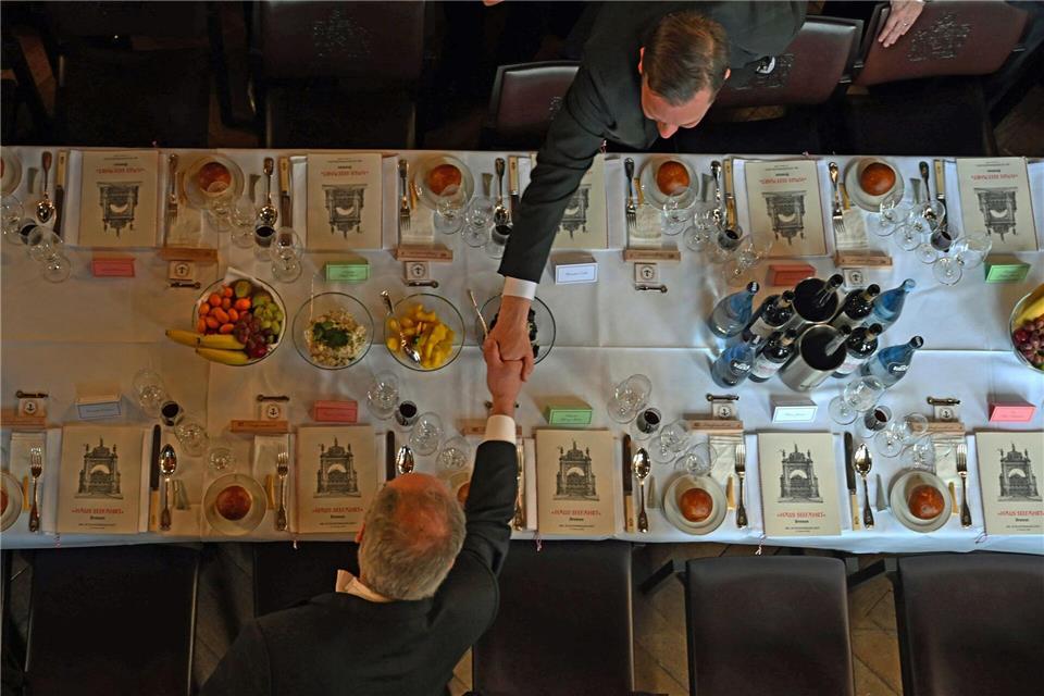 Lange Zeit ein Brudermahl: Erst seit 2015 werden Frauen zur Schaffermahlzeit eingeladen. Shireen Broszies/dpa