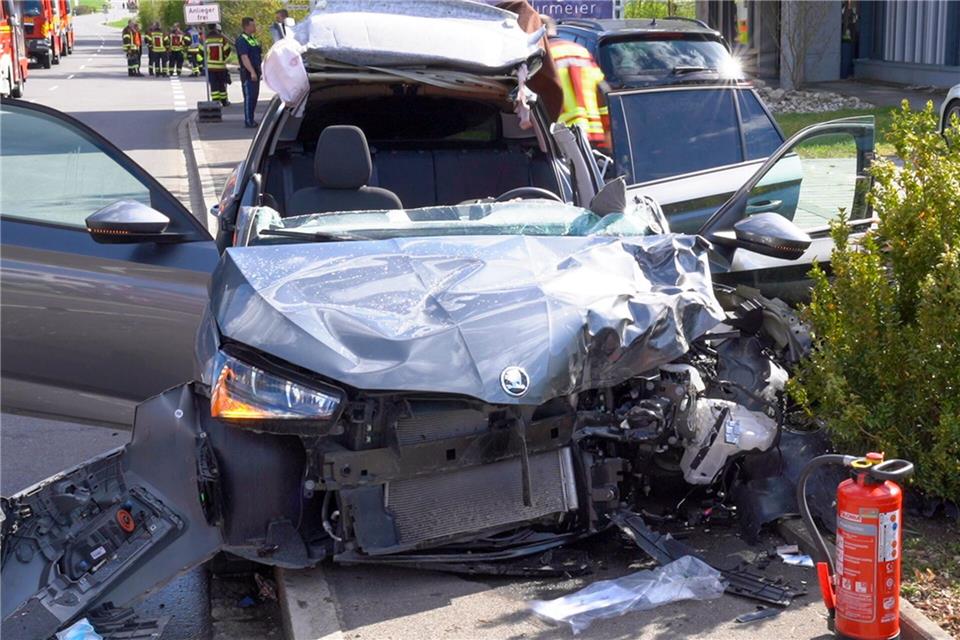 Lange Zeit reanimieren Rettungskräfte eine Zweijährige, dann kommt sie mit lebensgefährlichen Verletzungen ins Krankenhaus. Malte Tiedemann/NEWS5/dpa
