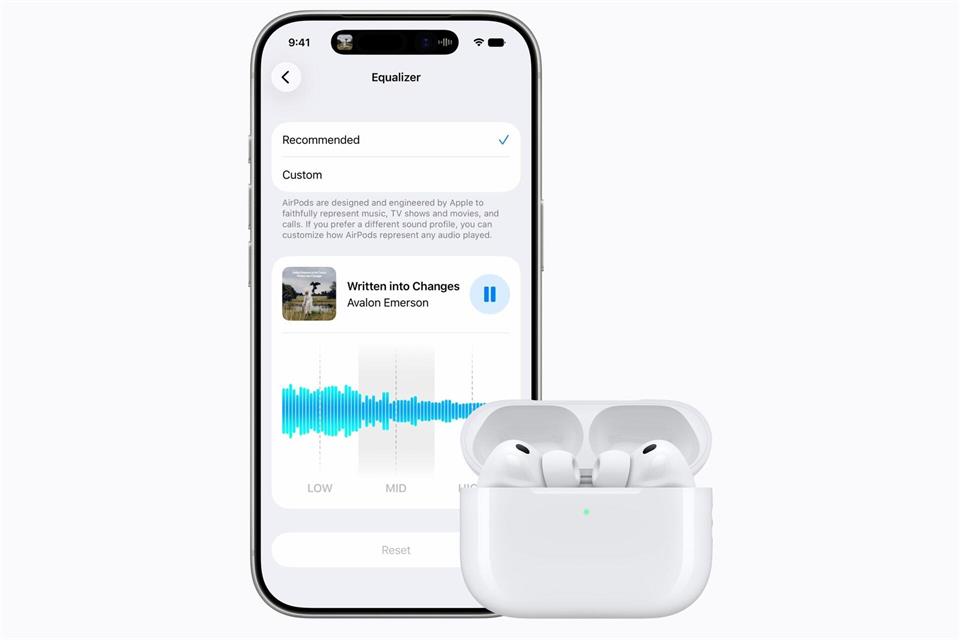 Lange gewünscht von allen, die Airpods besitzen: Mit iOS 27 kommt nun endlich die ersehnte Equalizer-Funktion. Kopfhörer anderer Hersteller gehen allerdings leer aus.picture alliance/dpa/Apple Inc.