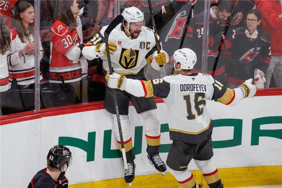 Lange sah alles nach einem perfekten Abend für die Golden Knights aus.Ben McKeown/AP/dpa