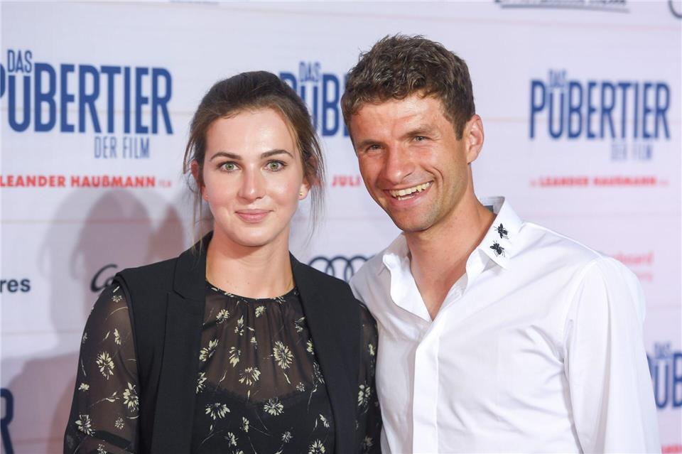 Lange waren Lisa und Thomas Müller als Traumpaar in Stadien und auf roten Teppichen unterwegs. (Archivbild)picture alliance / Tobias Hase/dpa