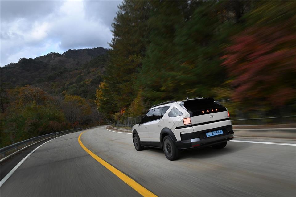 Langer Atem: Voll mit Wasserstoff gefüllt muss der Hyundai Nexo erst nach 826 Kilometern wieder an die H2-Zapfsäule.Hyundai/dpa-tmn