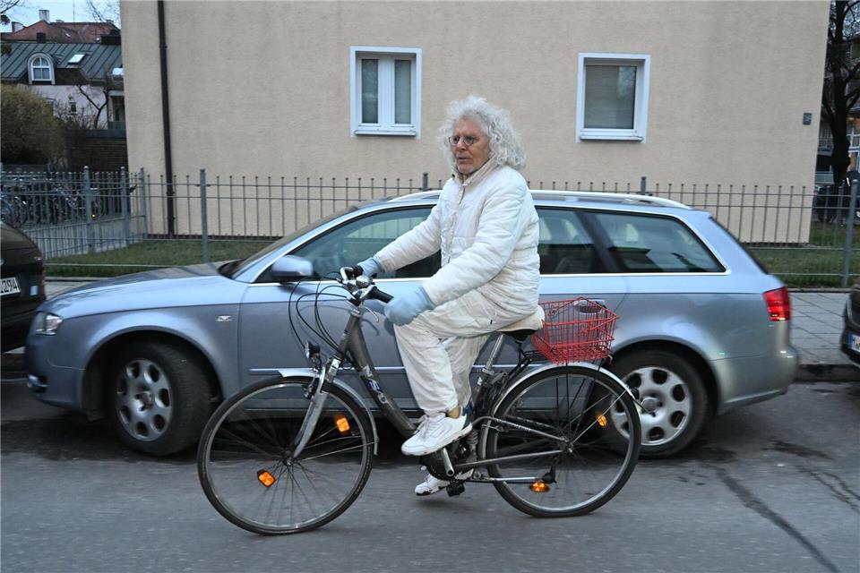 Langhans fährt gerne Fahrrad, hier in München-Schwabing. (Archivbild)Felix Hörhager/dpa