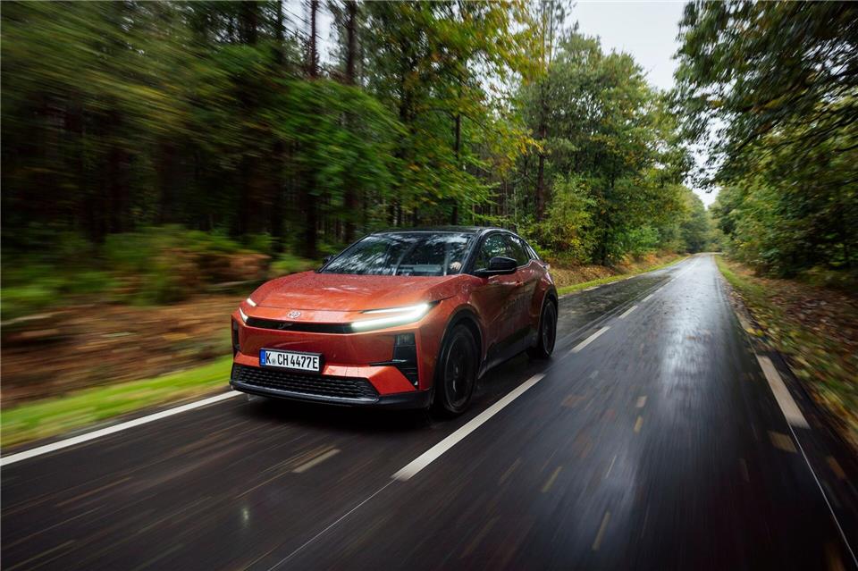 Wird der C-HR so zum elektrischen Pluspunkt im Team Toyota? Langläufer: Mit einer Ladung soll der C-HR+ bestenfalls über 600 Kilometer weit kommen.Lukas Wagneter/Toyota/dpa-tmn