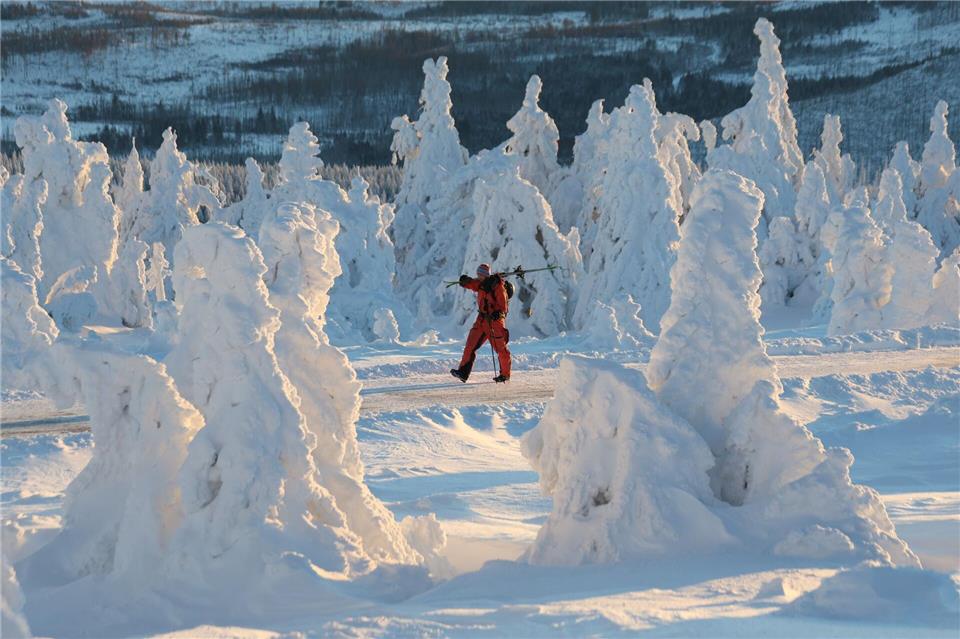 Langläufer, Wanderer und Skifahrer nutzten das sonnenreiche Winterwetter am Sonntag für Ausflüge in den Harz. Matthias Bein/dpa