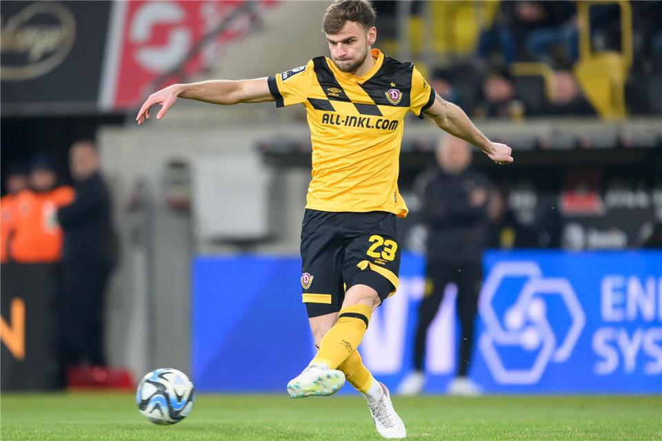 Lars Bünning verlängerte seinen Vertrag bei Dynamo Dresden.Robert Michael/dpa