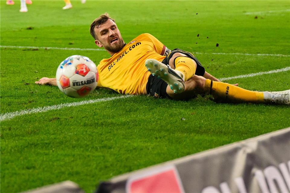 Lars Bünning von Dynamo Dresden musste sich einer Hirn-Operation unterziehen und fällt lange aus. (Archivbild)Robert Michael/dpa