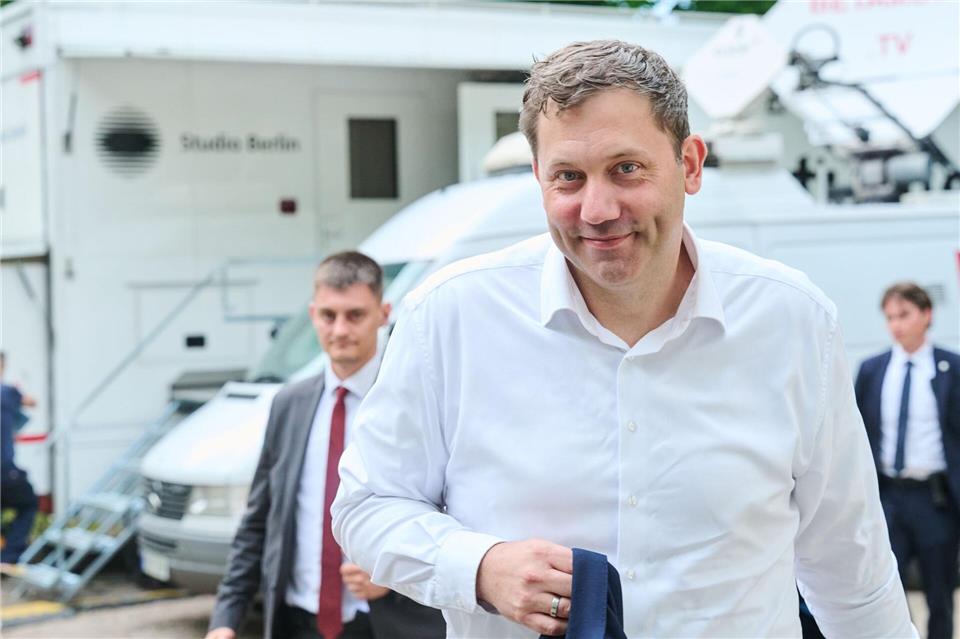 Lars Klingbeil (SPD), Bundesminister der Finanzen, Vizekanzler und SPD-Bundesvorsitzender, kommt zur Live-Sendung in die ARD-Arena, wo er sich Fragen von Bürgerinnen und Bürgern stellt.Annette Riedl/dpa