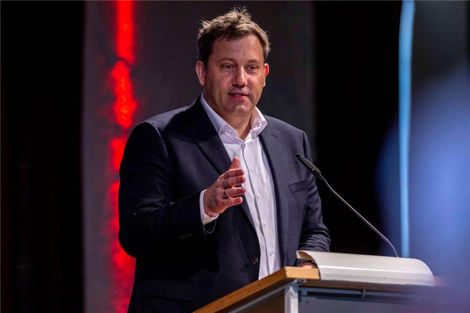 Lars Klingbeil hat in Bielefeld bestätigt, dass es bei Gesprächen mit der CDU sehr laut wurde. David Inderlied/dpa