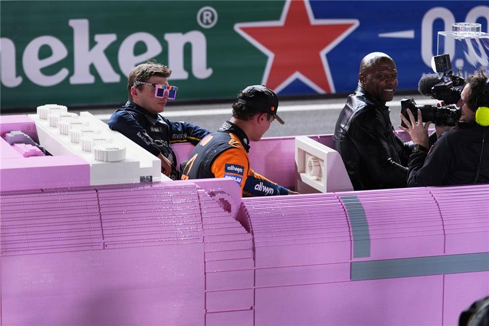 Las Vegas eben - im pinken Lego-Cadillac ging es zur Siegerehrung. Eric Gay/AP/dpa