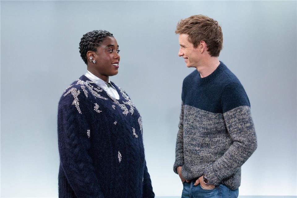 Lashana Lynch und Eddie Redmayne spielen die Hauptrollen in der neuen Serie „The Day of the Jackal“.Carsten Koall/dpa