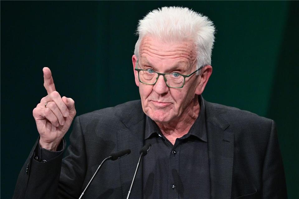 „Lass euch davon nicht kirre machen“, rät Kretschmann beim Blick auf die Umfragen. Bernd Weißbrod/dpa