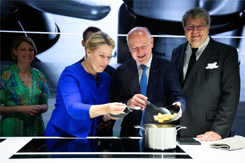 Lassen nichts anbrennen: Berlins Wirtschaftssenatorin Franziska Giffey der Regierende Bürgermeister Kai Wegner. Bernd von Jutrczenka/dpa