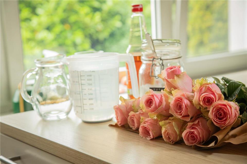 Lassen sich Blumen mit Hilfe von Zucker und Essig länger haltbar machen?Christin Klose/dpa-tmn