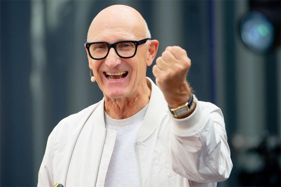 Lasst uns optimistisch sein - auch beim Thema KI, sagt Telekom-Boss Tim Höttges.Henning Kaiser/dpa