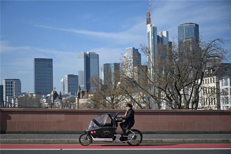 Lastenräder sind inzwischen in der Stadt ein wichtiges Fortbewegungsmittel.Michael Brandt/dpa