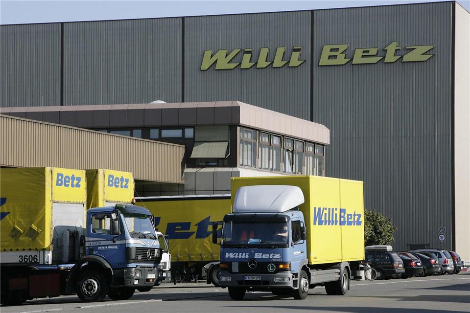 Lastwagen der Spedition Willi Betz stehen auf dem Gelände des Firmenhauptsitzes. (Archivbild)picture-alliance/ dpa