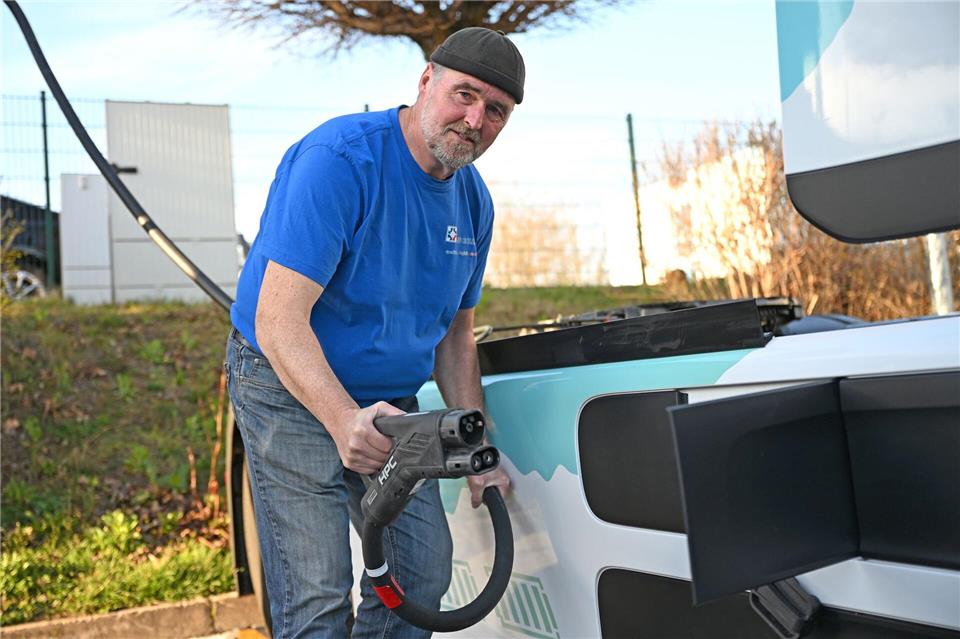 Lastwagenfahrer Uwe Lenk über seinen E-Lkw: „Es ist ein ganz anderes Fahren“.David Hammersen/dpa