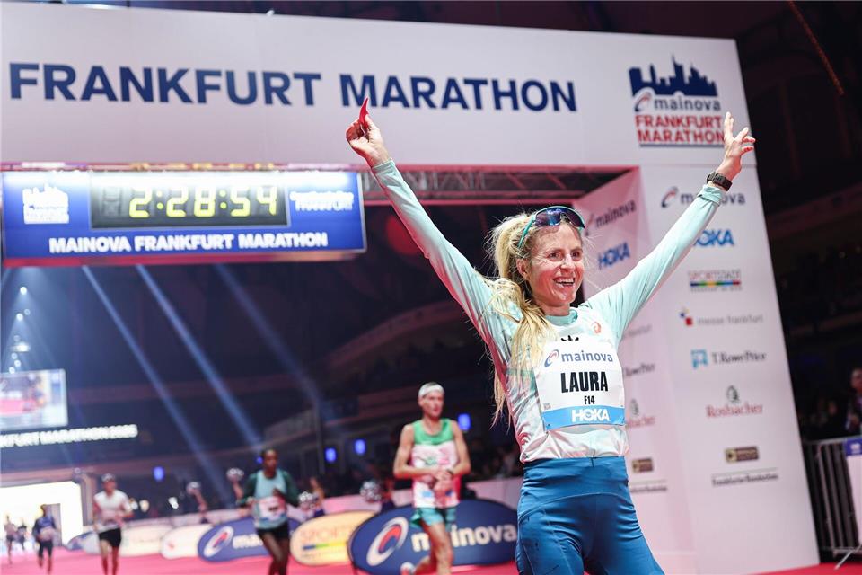 Vom Winde verweht: Abraham verpasst deutschen Streckenrekord  Laura Hottenrott wurde als 14. beste Deutsche beim Frankfurt-Marathon.Hannes P. Albert/dpa