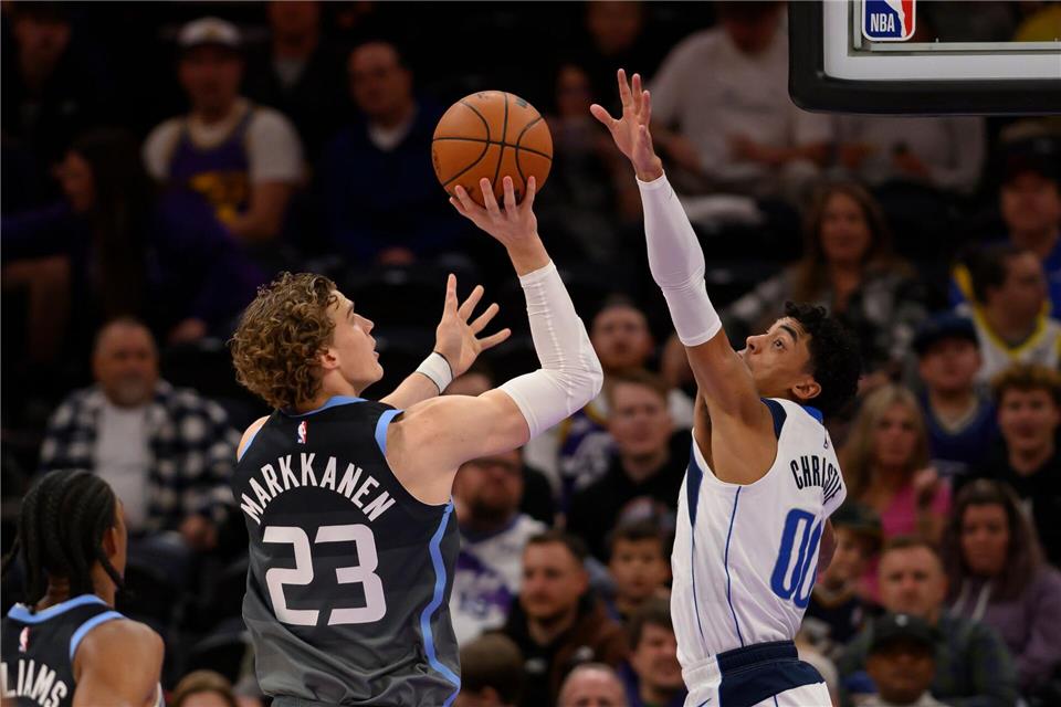 Lauri Markkanen führte die Utah Jazz zu einem knappen Sieg über die Dallas Mavericks.Tyler Tate/AP/dpa